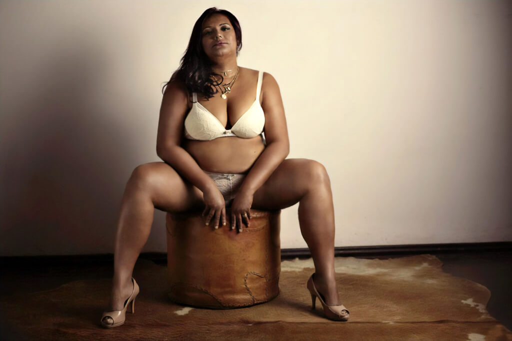 Ensaio Sensual Plus Size Negra
